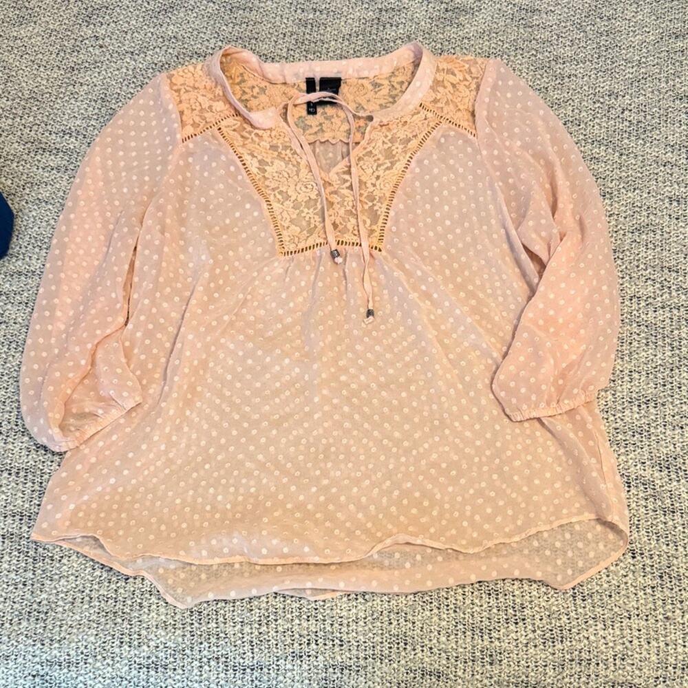 New Directions size Lg Blush Pink Lace Accent Blouse - Picture 3 of 4